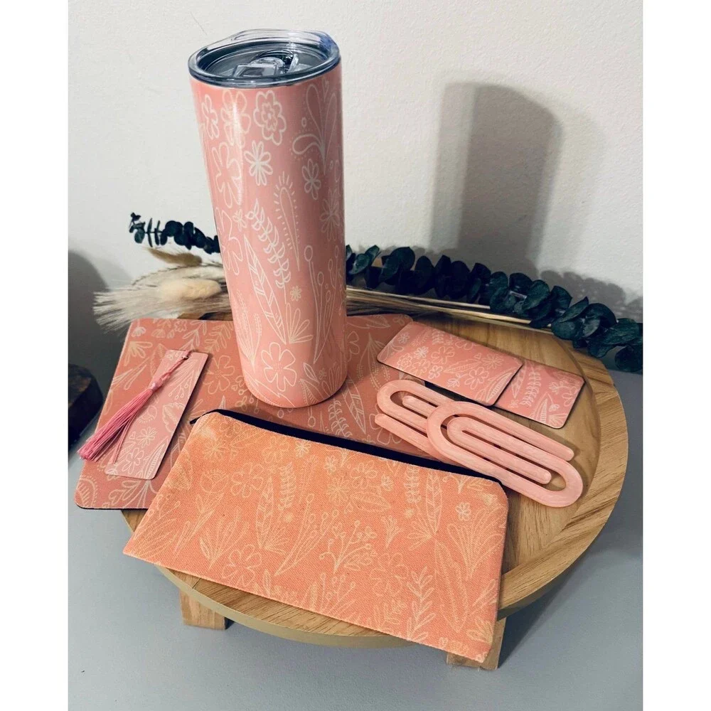 Tumbler‎ with office items